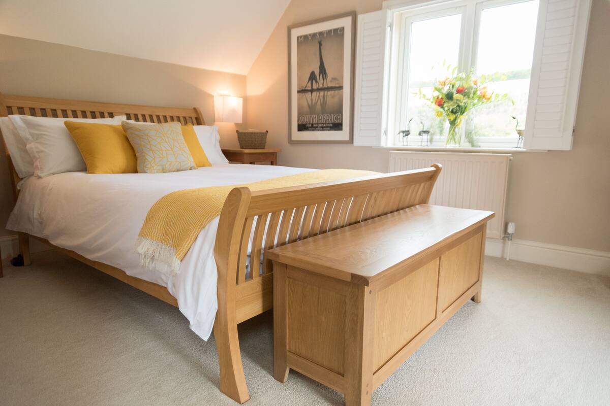 Luxury Double Room, 1 King Bed, Non Smoking, Garden View (Venn) | 3 bedrooms, Egyptian cotton sheets, premium bedding, in-room safe