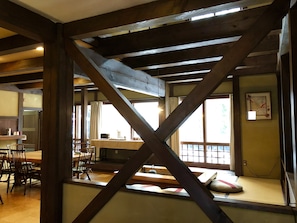 60-inch Smart TV with digital channels, Netflix, streaming services - The Guest House Japan Hakuba (Hakuba)