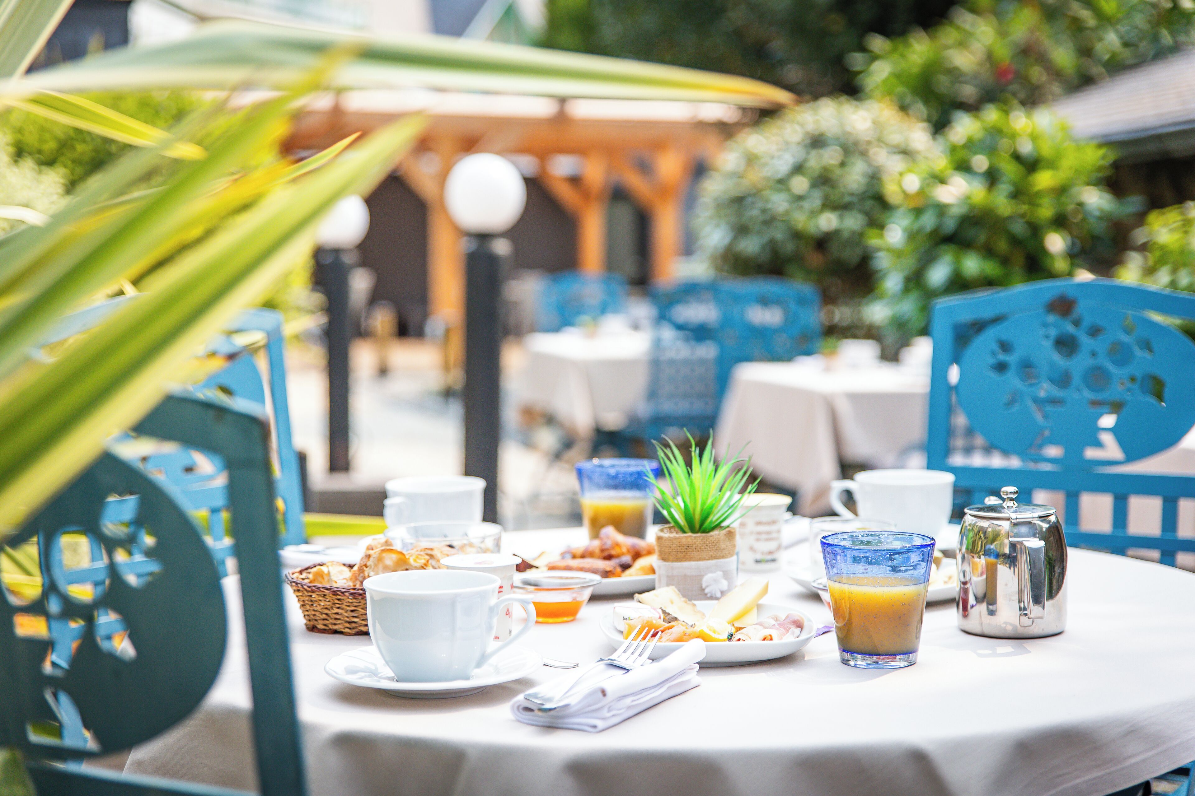 daily buffet breakfast (eur 17 per person)