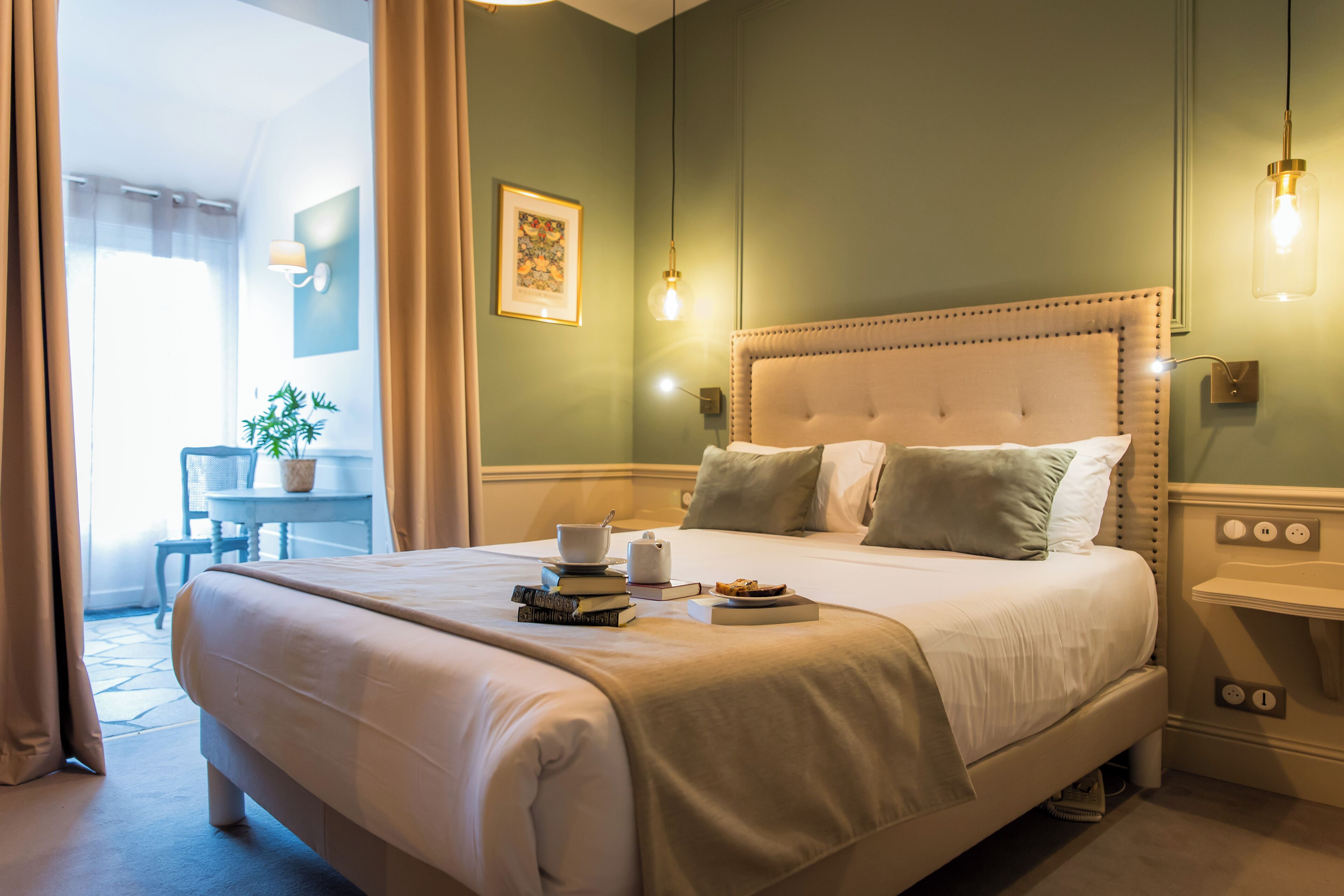 superior room, garden view | in-room safe, individually decorated, desk, soundproofing