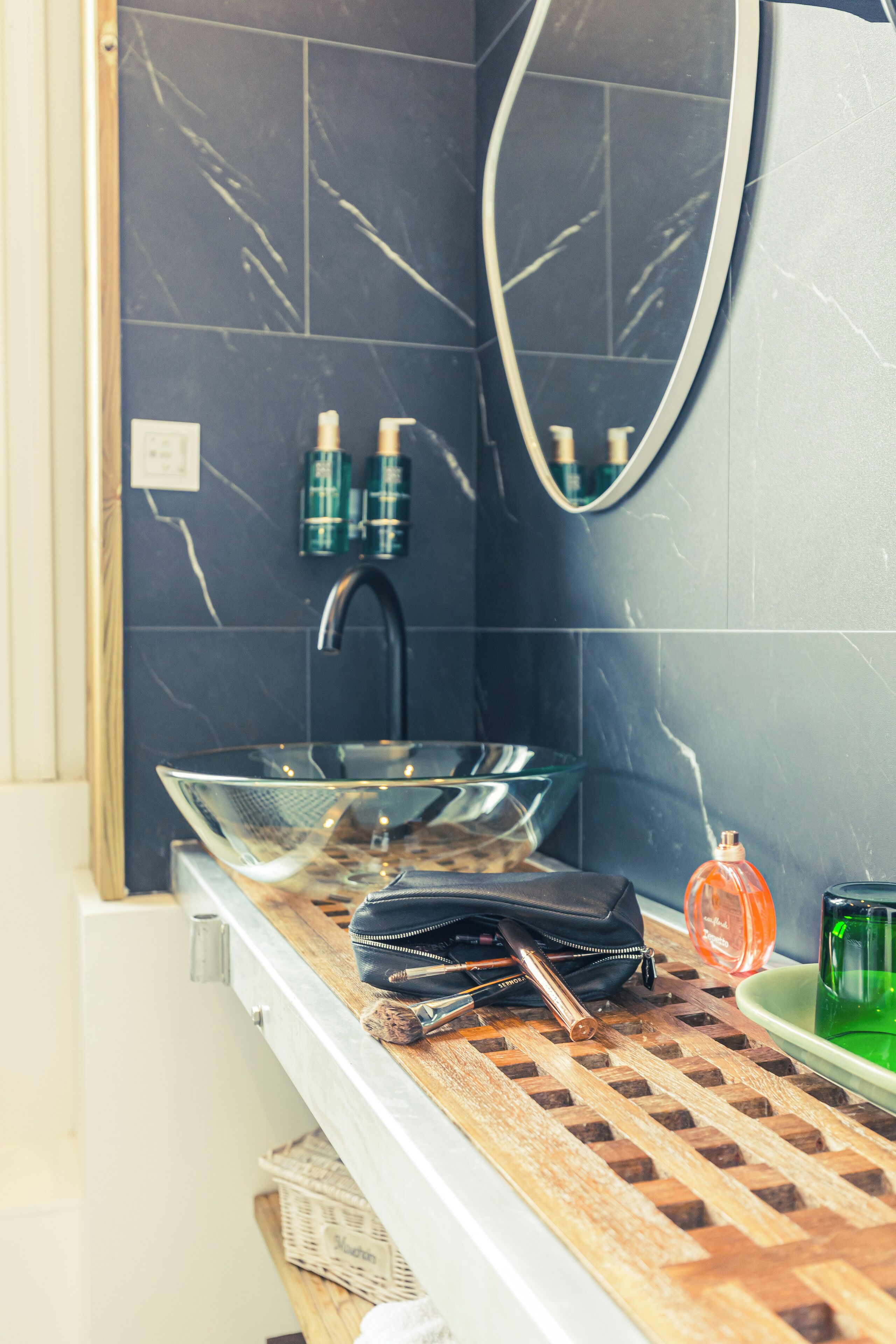 comfort room, garden view | bathroom | free toiletries, hair dryer, bathrobes, towels