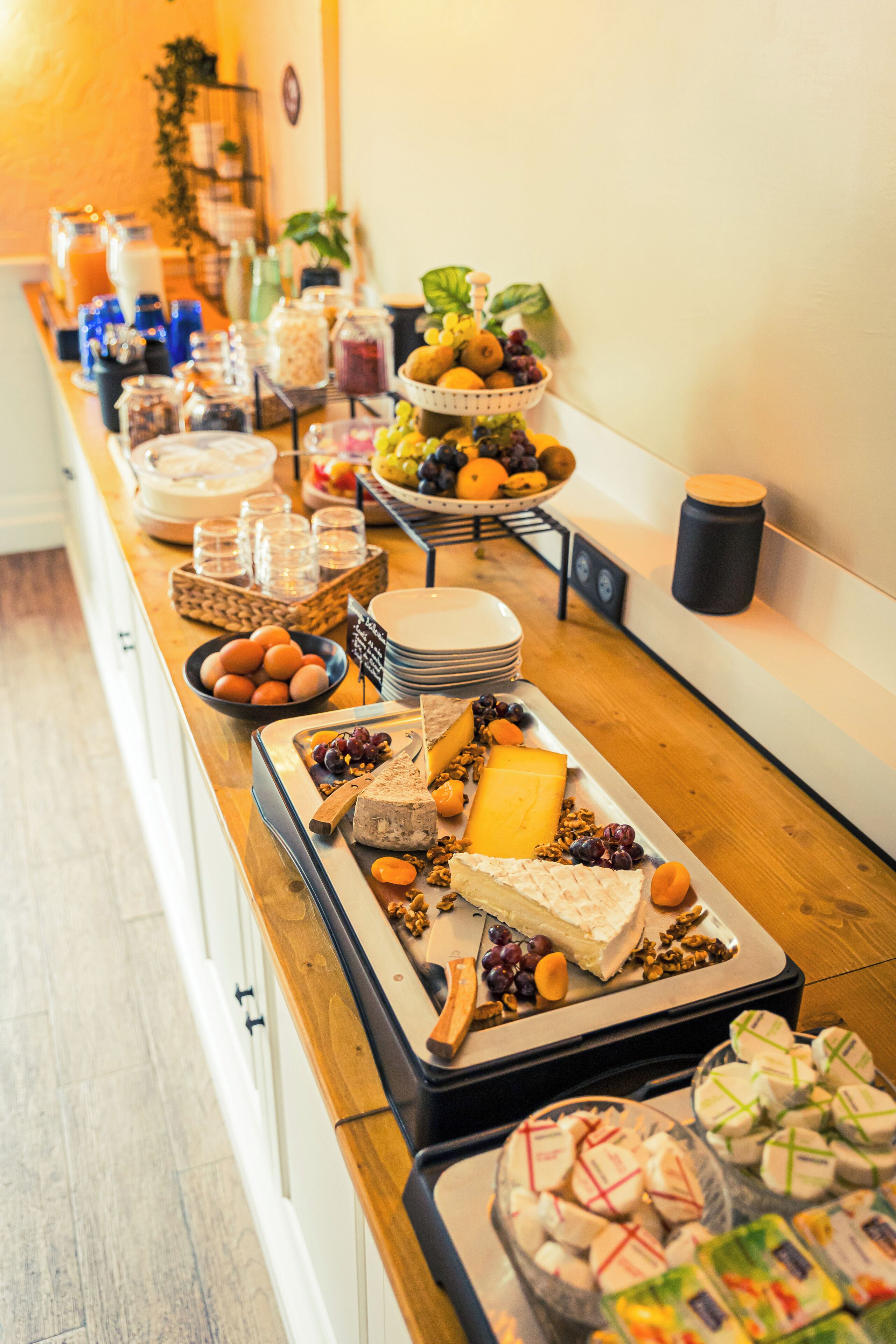 daily buffet breakfast (eur 17 per person)