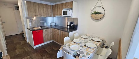 Kühlschrank, Mikrowelle, Geschirrspüler