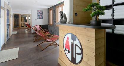 Spacious renovated apartment for 15 · Close to slopes · Wellness area