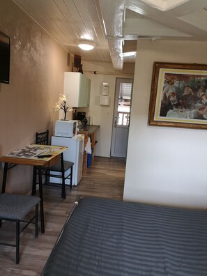 Blackbirds Studio | Desk, laptop workspace, soundproofing, free WiFi - Domaine de Fontenelay (Gézier-et-Fontenelay)