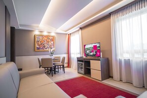 Suite | Premium bedding, down comforters, memory foam beds, minibar - Hotel Guerro (Castelvetro di Modena)