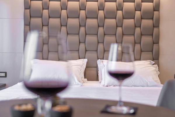 Dobbeltrom – superior | Sengetøy av topp kvalitet, dundyner, memory foam-senger og minibar