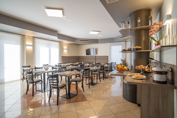 Daily buffet breakfast (EUR 10 per person)