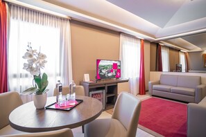 Suite | Sengetøy av topp kvalitet, dundyner, memory foam-senger og minibar