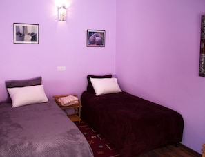 Twin Room, Shared Bathroom | Free cots/infant beds, free WiFi, bed sheets