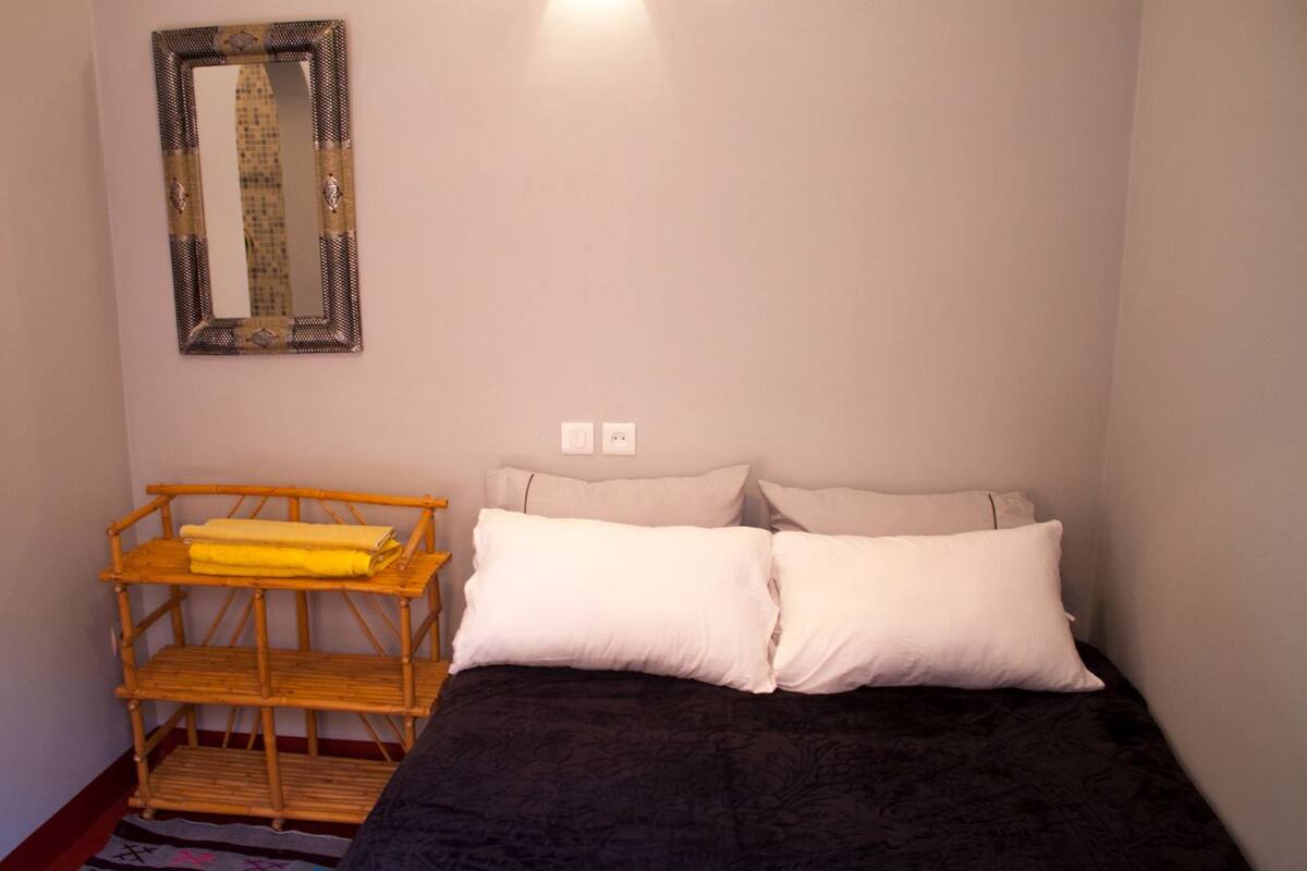Cunas gratuitas, wifi gratis y ropa de cama