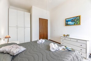 2 bedrooms, iron/ironing board, bed sheets - Bella Varenna, Varenna, Italy (Varenna)