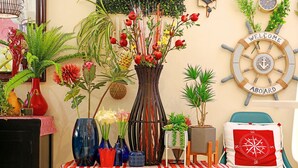 A table with various potted plants and a decorative sign saying "WELCOME ABOARD". - Horizon Bay 1201 (Cape Town)