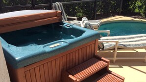 A hot tub with steps, a pool, and lounge chairs. - Ly240207 - Windsor Palms Resort - 4 Bed 3 Baths Villa (Kissimmee)