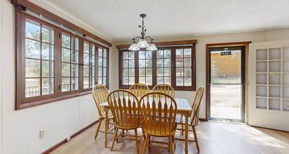 Ideal vacation home with wraparound deck & Rocky Mountain view