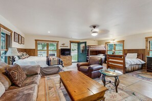 5 bedrooms, Internet, bed sheets
