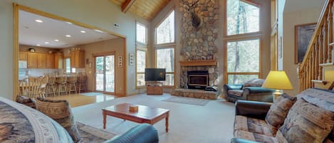 TV, fireplace