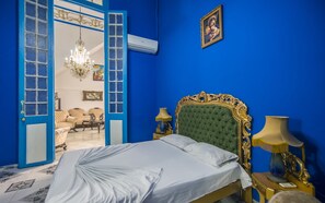 Double Room, 1 King Bed | In-room safe, individually decorated, individually furnished, bed sheets