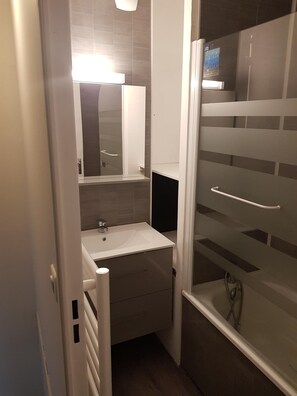 Badekar og hårføner