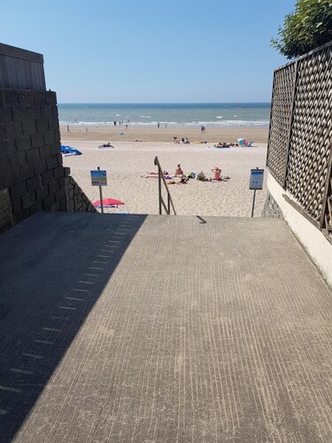 Apartment T3 Duplex direct access to the beach and sea view from the balcony