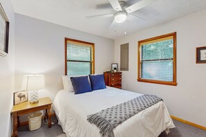 2 habitaciones, tabla de planchar con plancha, internet y ropa de cama 