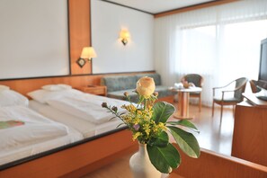 Literie hypoallergénique, minibar, bureau, fer et planche à repasser