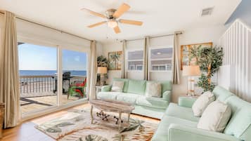 Televisión, reproductor de DVD y videoteca