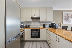 Interior - The Waves 1002 (Cape Town)