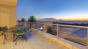 BBQ/picnic area - Dolphin Beach H108 (Cape Town)