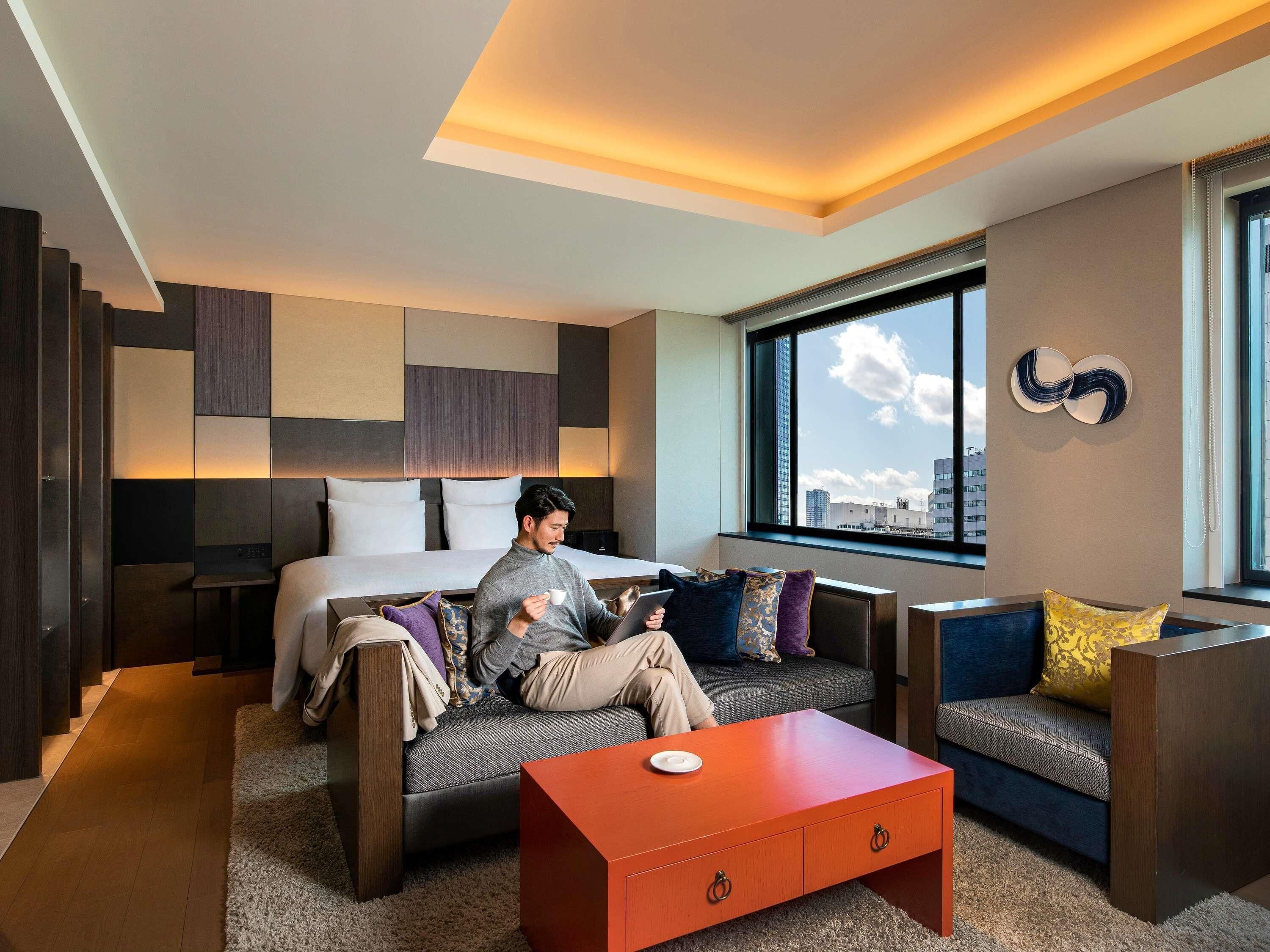 Superior Suite, 1 King Bed, Club Lounge Access | Premium bedding, minibar, in-room safe, desk