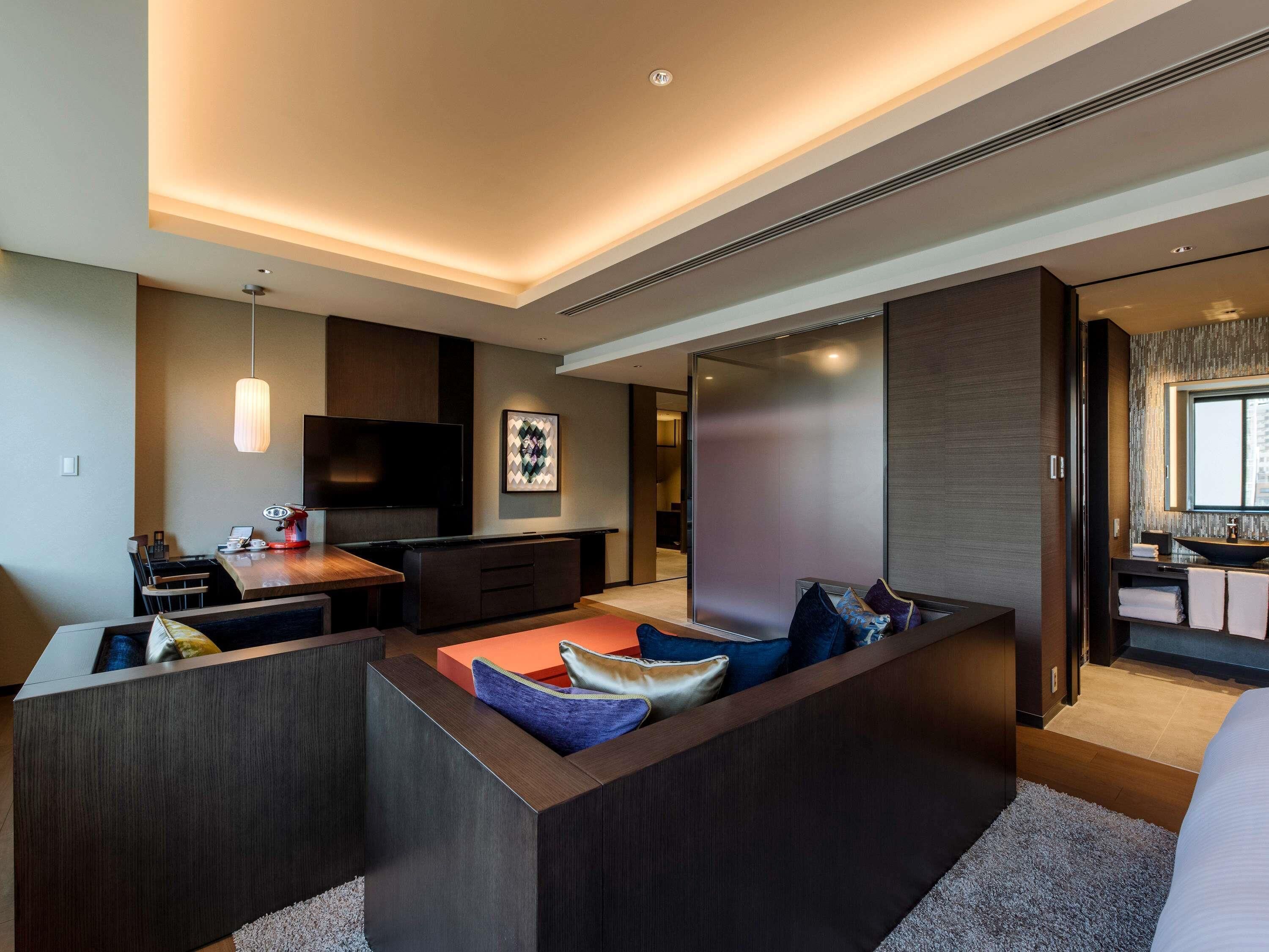 Roba de llit d'alta qualitat, minibar i caixa forta a l'habitació 