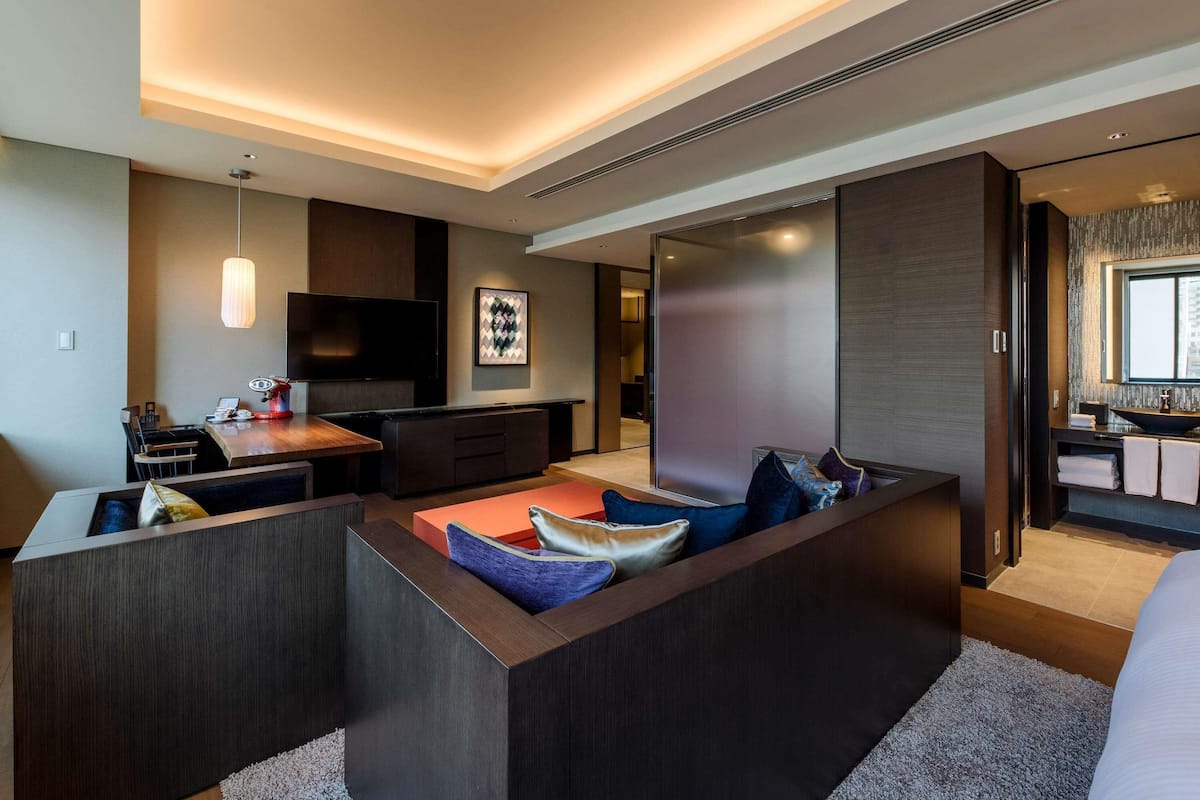 Roba de llit d'alta qualitat, minibar i caixa forta a l'habitació