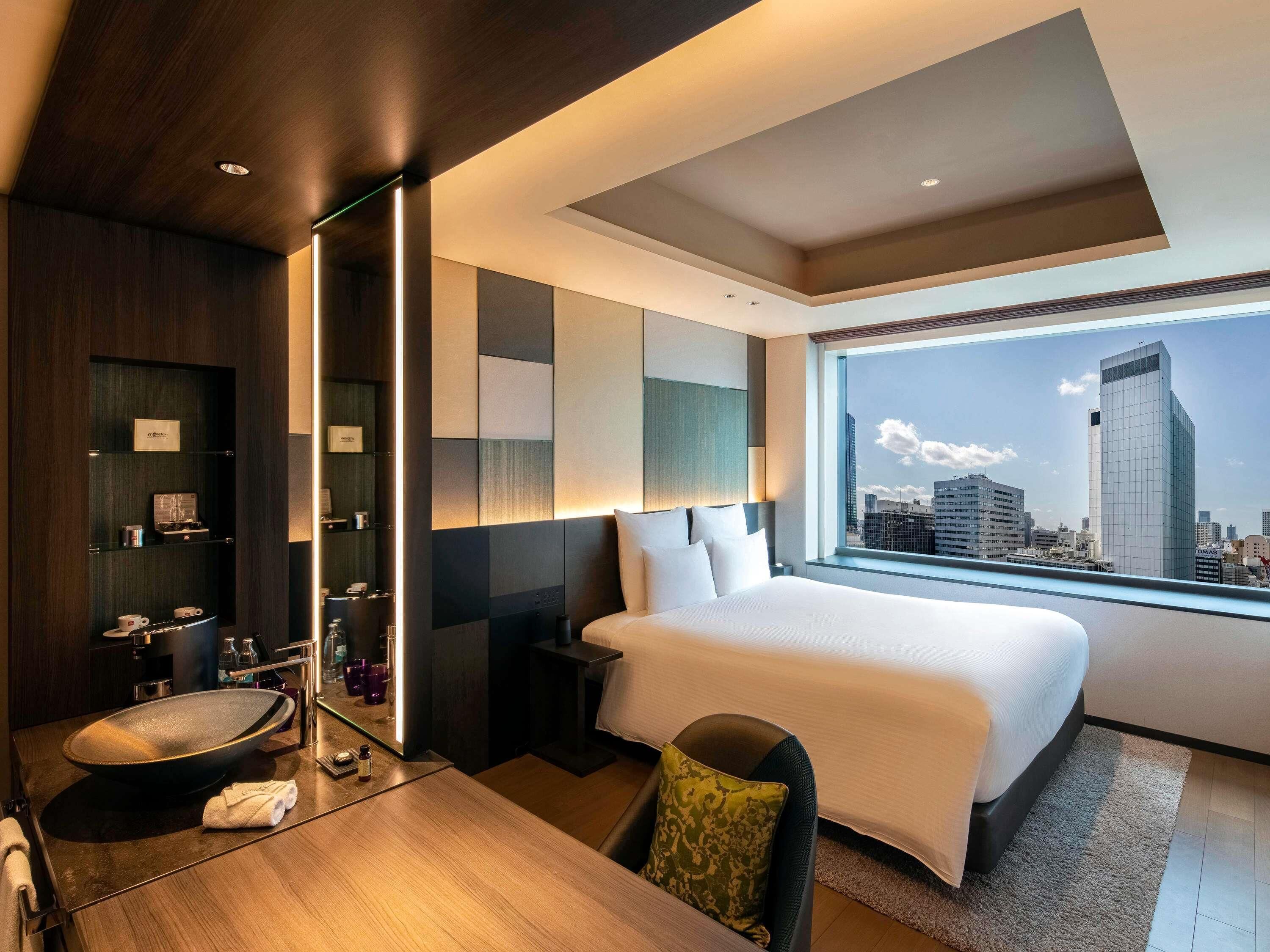 Superior Room, 1 King Bed, Executive Lounge Access (Executive) | Premium bedding, minibar, in-room safe, desk