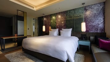 1 bedroom, premium bedding, minibar, in-room safe