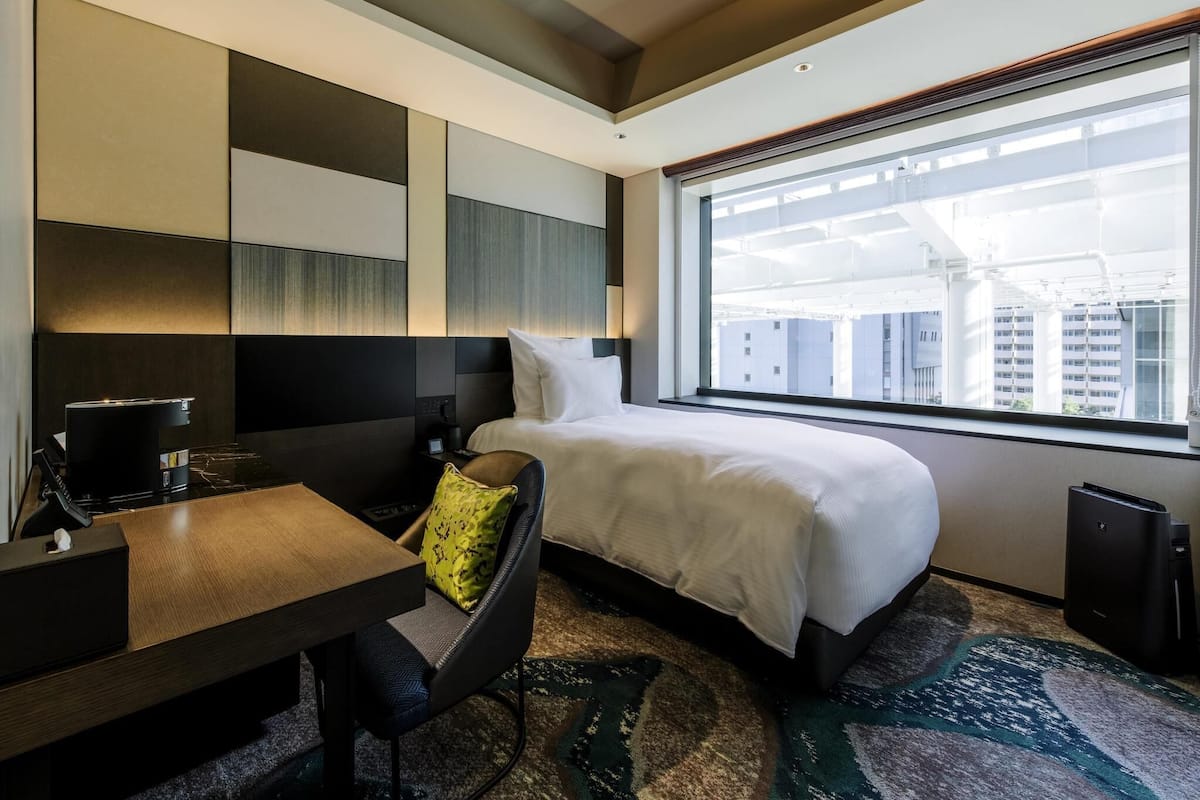 Room, 1 Double Bed (Universal) | Premium bedding, minibar, in-room safe, desk