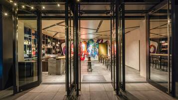 2 bars/lounges, lobby lounge, rooftop bar