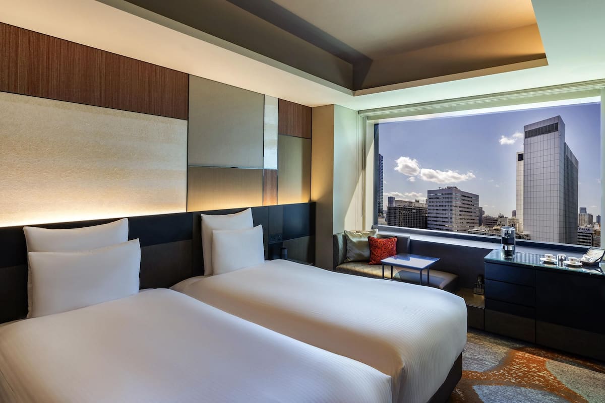 Sengetøy av topp kvalitet, minibar, safe på rommet og skrivebord