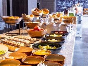 Desayuno completo diario (JPY 5000 por persona)