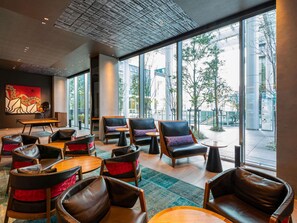 2 bars/lounges, lobby lounge, rooftop bar - Pullman Tokyo Tamachi (Tokyo)