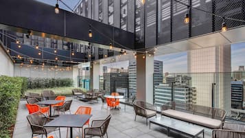 2 bars/lounges, lobby lounge, rooftop bar