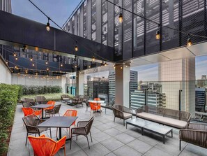 2 bars, lounge dans le hall, bar sur le toit