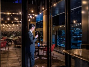 2 bars/lounges, lobby lounge, rooftop bar - Pullman Tokyo Tamachi (Tokyo)