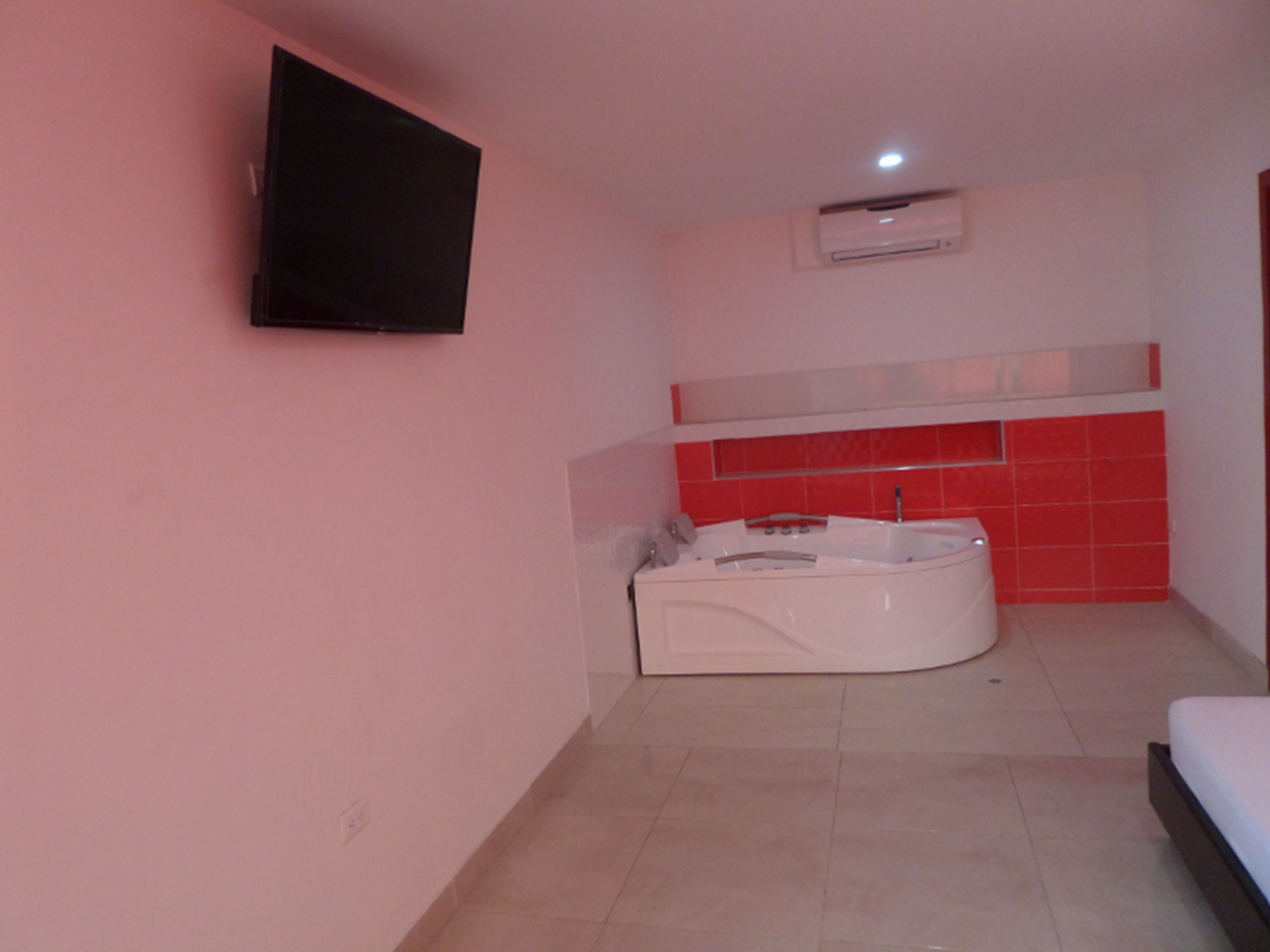 Standard Suite, Hot Tub | Jetted tub