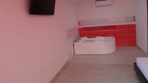 Suite Standar, hot tub | Jet tub