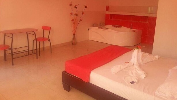 Suite Standar, hot tub