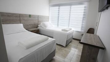 商务双人房, 2 张单人床, 无烟房 | 办公桌、遮光窗帘、隔音、免费 WiFi