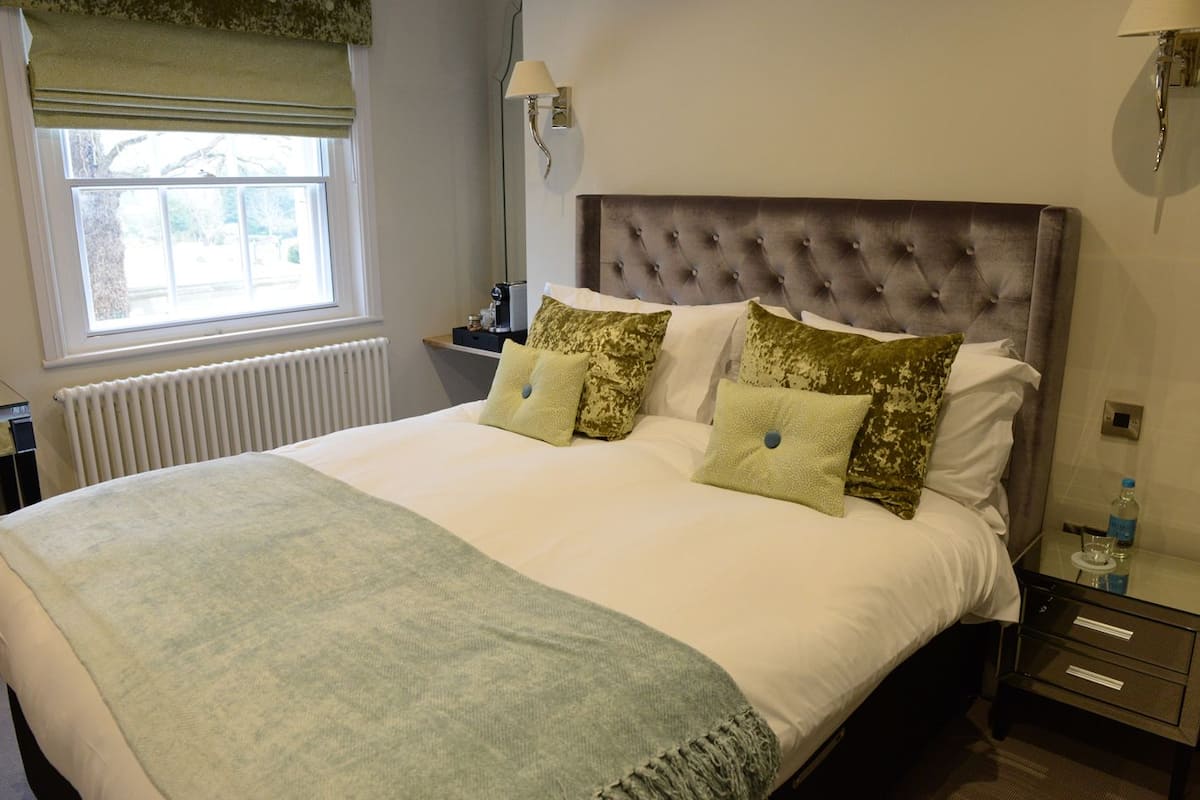 Burn | Individually decorated, blackout drapes, soundproofing