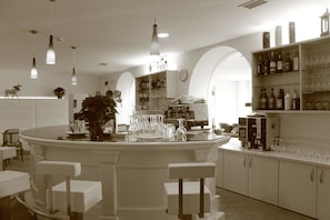 Bar (in der Unterkunft)