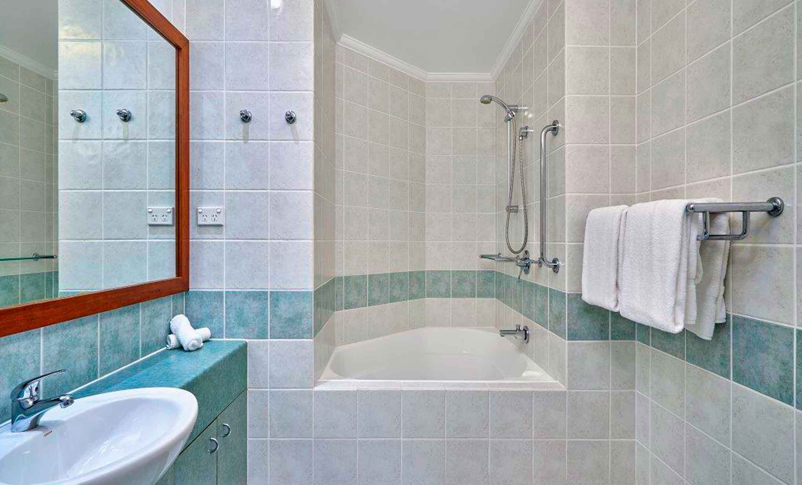 Two Bedroom Luxury Suite with spectacular beachfront views from your own terrace — image 9