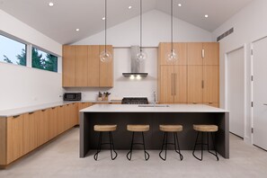 Fridge, microwave, oven, stovetop - 5MM Aspen New Construction Residence in Town by Aspen Vacation Rentals™ (Aspen)